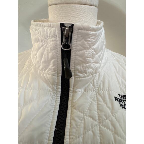 North Face Women’s White Quilted Tamburello Eco Insulation Jacket  - Size Small - Picture 3 of 11